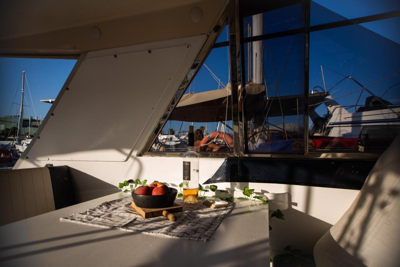 Magno II Boat Ξενοδοχείο Sant Adria de Besos Εξωτερικό φωτογραφία