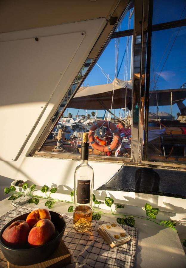Magno II Boat Ξενοδοχείο Sant Adria de Besos Εξωτερικό φωτογραφία