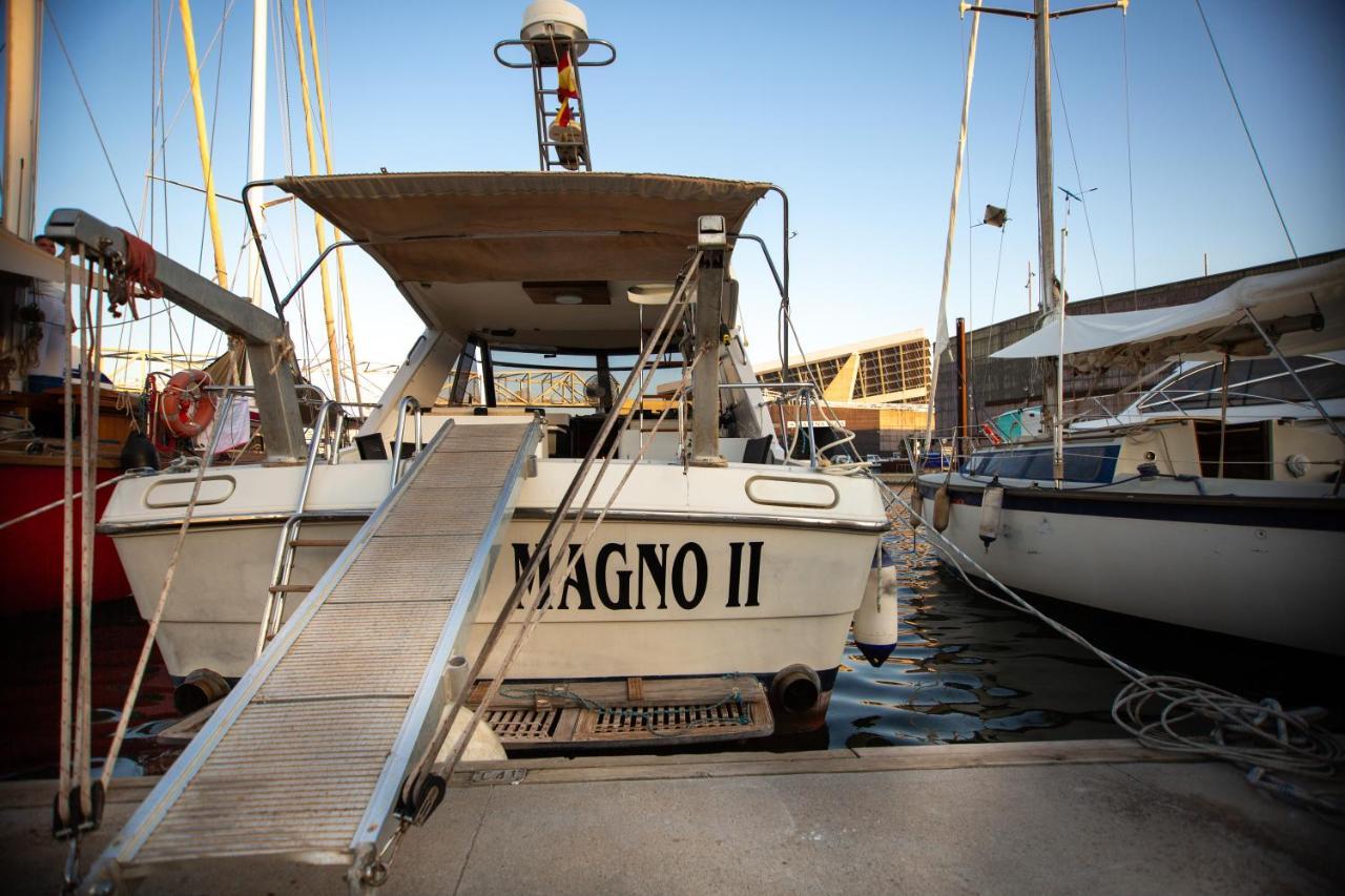 Magno II Boat Ξενοδοχείο Sant Adria de Besos Εξωτερικό φωτογραφία