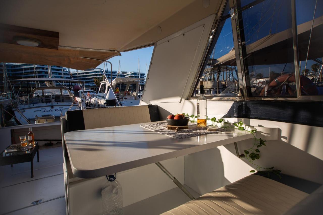 Magno II Boat Ξενοδοχείο Sant Adria de Besos Εξωτερικό φωτογραφία