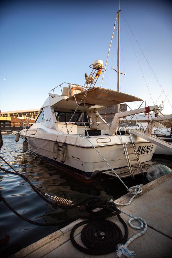 Magno II Boat Ξενοδοχείο Sant Adria de Besos Εξωτερικό φωτογραφία