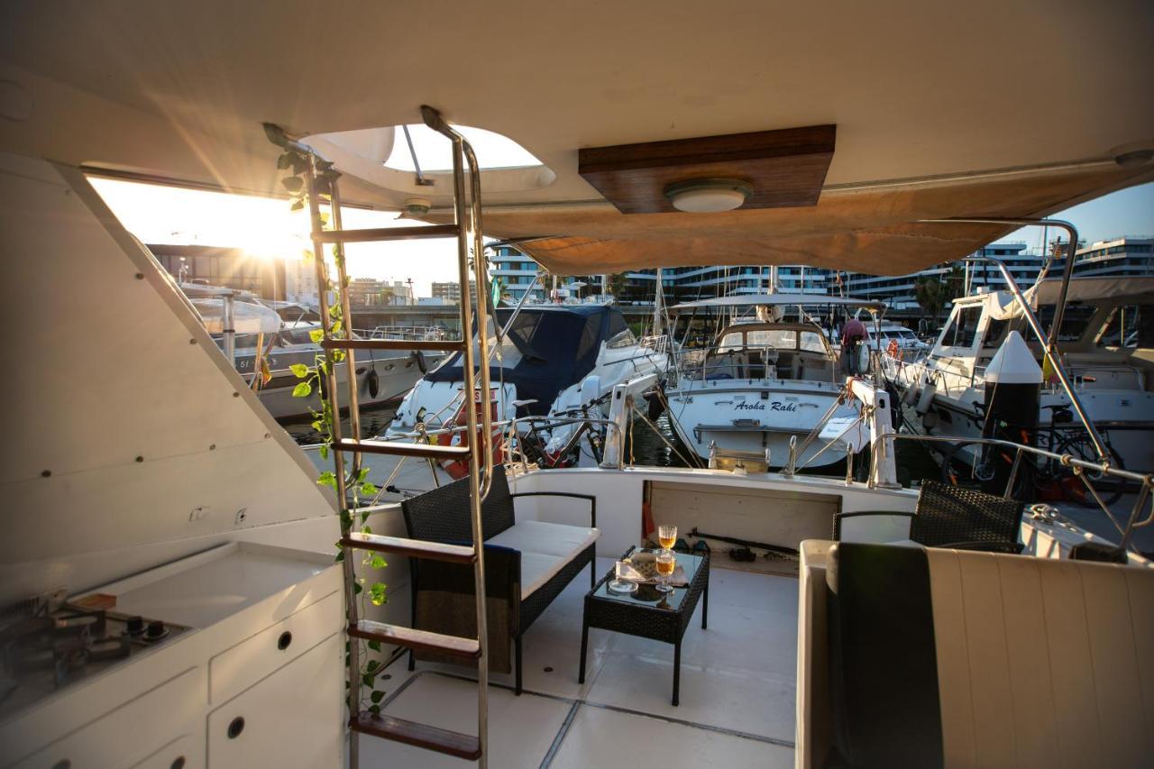 Magno II Boat Ξενοδοχείο Sant Adria de Besos Εξωτερικό φωτογραφία